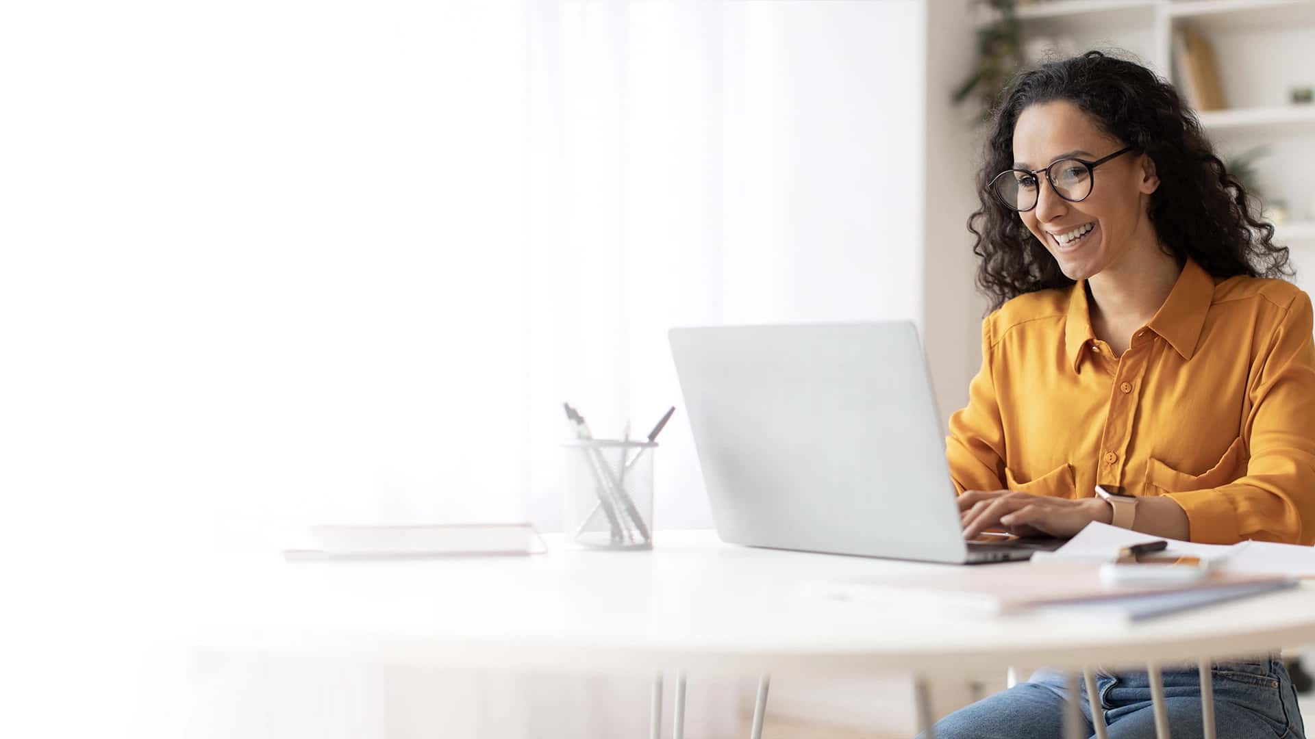 Imágen de mujer cobrando en su Empretienda